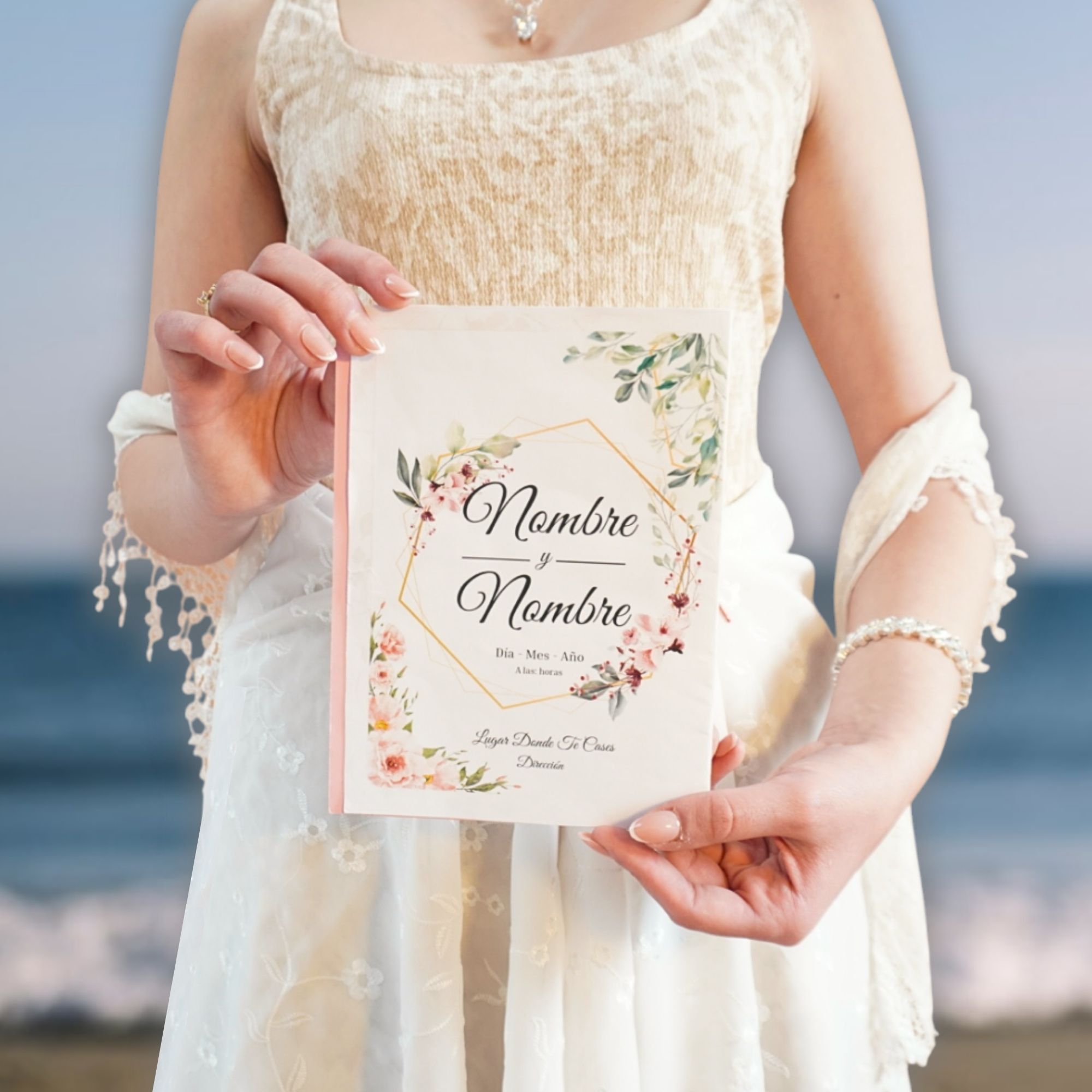 mujer sujetando el programa opción 1 musical clásico