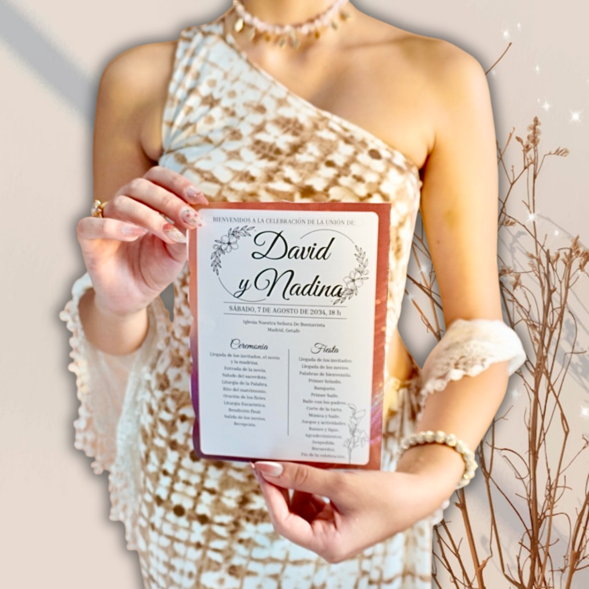 Programa editable en Canva, otra imagen con chica sujetándolo.