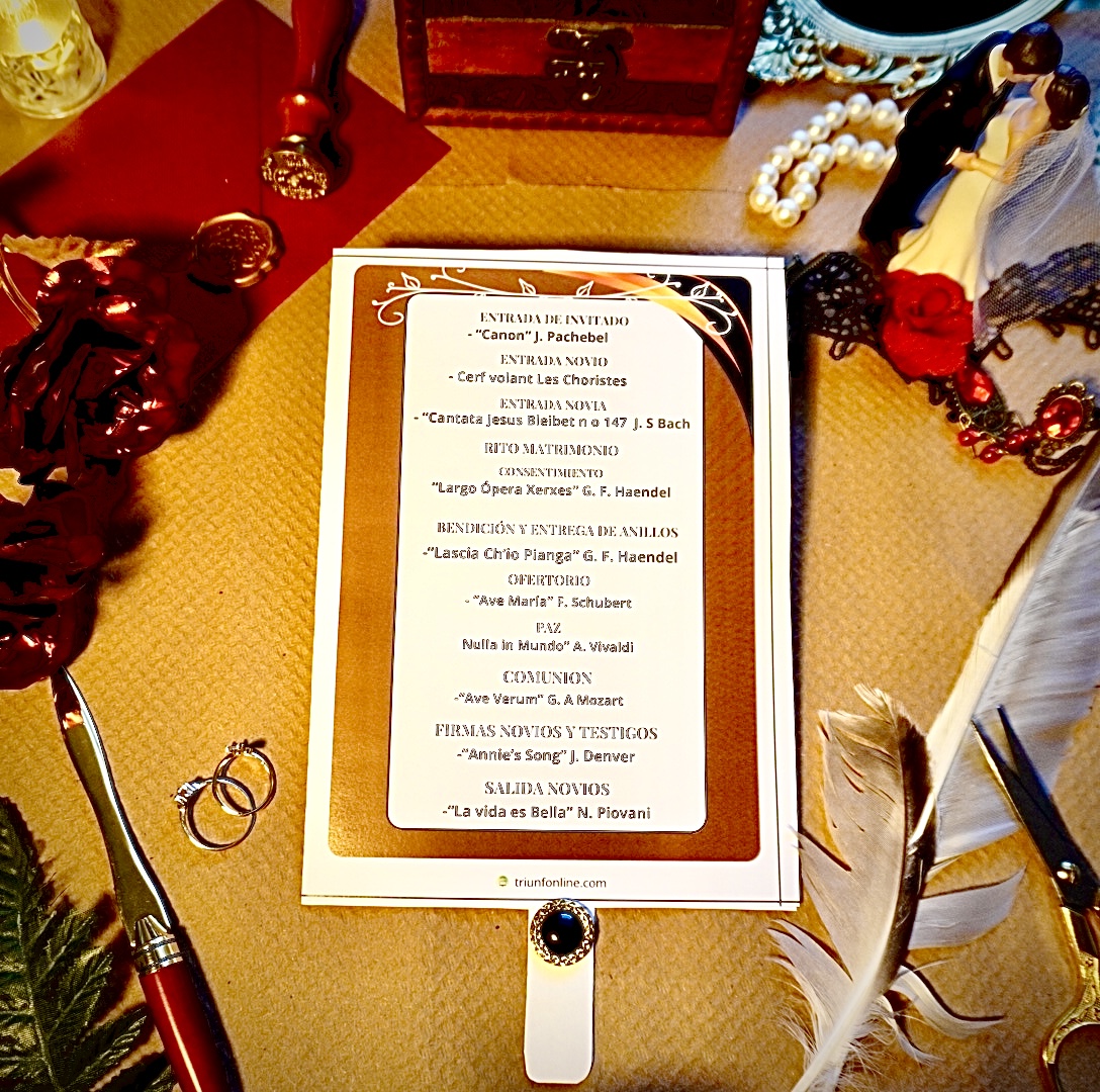 Reverso del programa con elementos de estilo clásico.